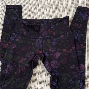 Women’s size 4 black floral lululemon leggings